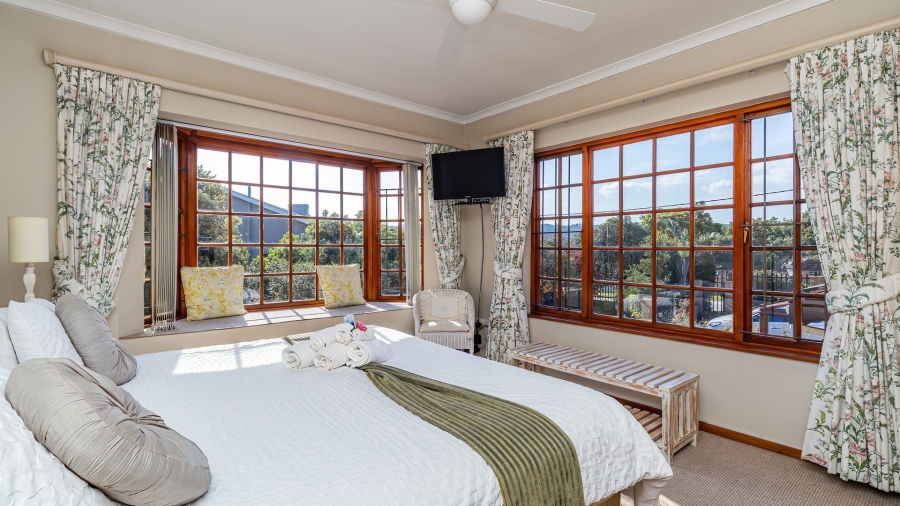 6 Bedroom Property for Sale in Seaside Longships Western Cape